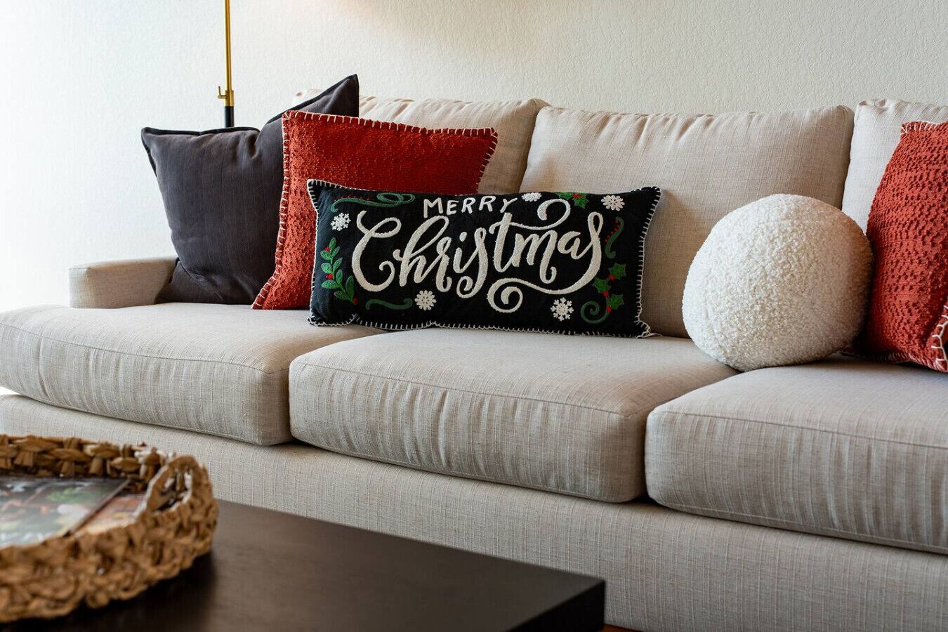 Älytelevisio, takka, videopelejä, DVD-soitin