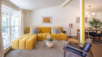 Reproductor de DVD, libros, videoteca