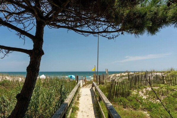 Beach nearby, sun-loungers, beach towels