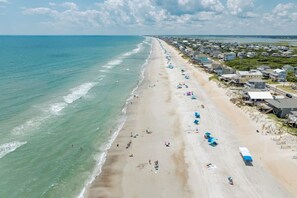 In Strandnähe, Liegestühle, Strandtücher