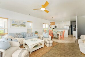 Smart TV, books - Beach Gear Restaurants Ocean Views (Surf City)