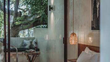 Blackout curtains, free WiFi, bed sheets