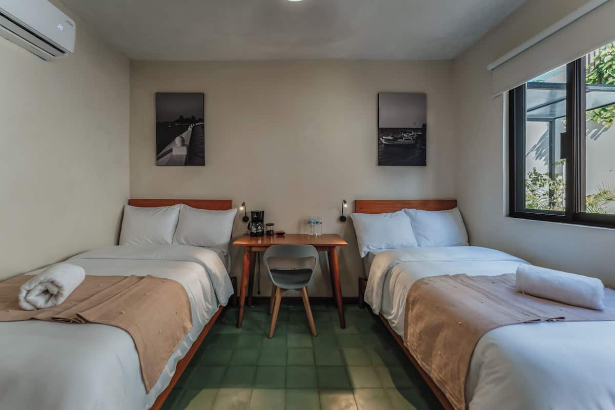 Blackout drapes, free WiFi, bed sheets
