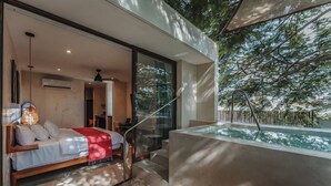 Phòng Suite Deluxe, ban công, quang cảnh sân vườn (1) | Màn/rèm cản sáng, truy cập Internet không dây miễn phí, bộ trải giường 