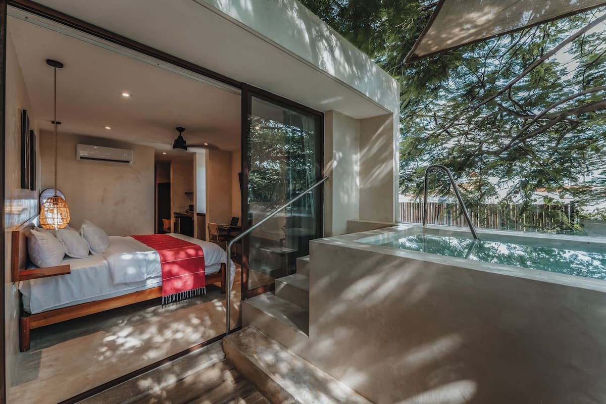 Deluxe Suite, Balcony, Courtyard View (1) | Blackout curtains, free WiFi, bed sheets