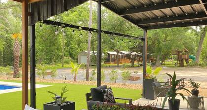 CABIN #3 :Cozy 1-bedroom cabin with AC, fitness room in welcoming Point Blank