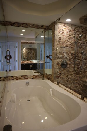 Shower, jetted bath, hair dryer, towels