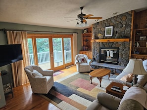 TV, fireplace