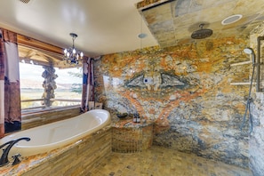 Towels - Stunning Mountain Views: Spacious Cabin in Dubois! (Dubois)