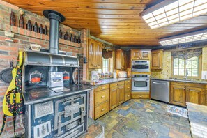 Geladeira, cooktop, lava-louças, torradeira