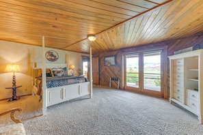 5 bedrooms, desk, iron/ironing board, Internet - Stunning Mountain Views: Spacious Cabin in Dubois! (Dubois)