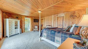 5 bedrooms, desk, iron/ironing board, Internet
