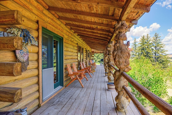 Exterior detail - Stunning Mountain Views: Spacious Cabin in Dubois! (Dubois)