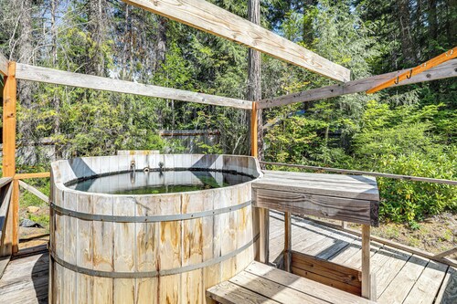 Spring-Fed Soaking Tub! Lush Central Oregon Haven