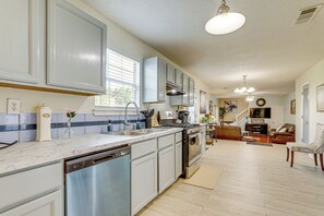 Fridge, microwave, stovetop, dishwasher - Spacious Home w/ Patio: 8 Mi to Dtwn Decatur (Decatur)