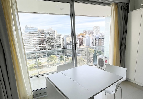 Studio, Balcony, City View | Pemandangan dari bilik