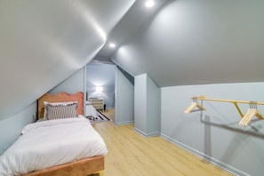 4 bedrooms, iron/ironing board, travel crib, internet