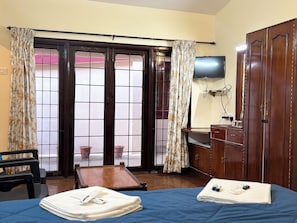Chambre Double Premium, 1 très grand lit, balcon