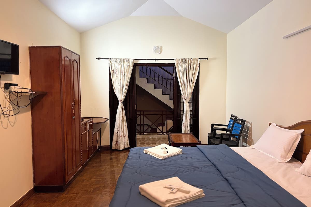 Premium Double Room, 1 King Bed, Balcony