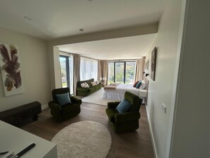 Studio, 1 King-Bett, Talblick
