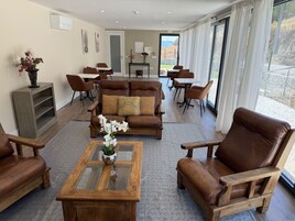 Café da manhã com buffet todos os dias (EUR 10 por pessoa) 