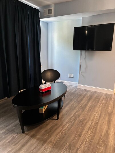 Charming apartment in serene Wilmington with AC