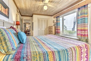 3 bedrooms, iron/ironing board, WiFi, bed sheets - Bayfront Home, 5 miles to beach, fish off dock! (Santa Rosa Beach)