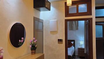 2 chambres, fer et planche à repasser, Wi-Fi, draps fournis