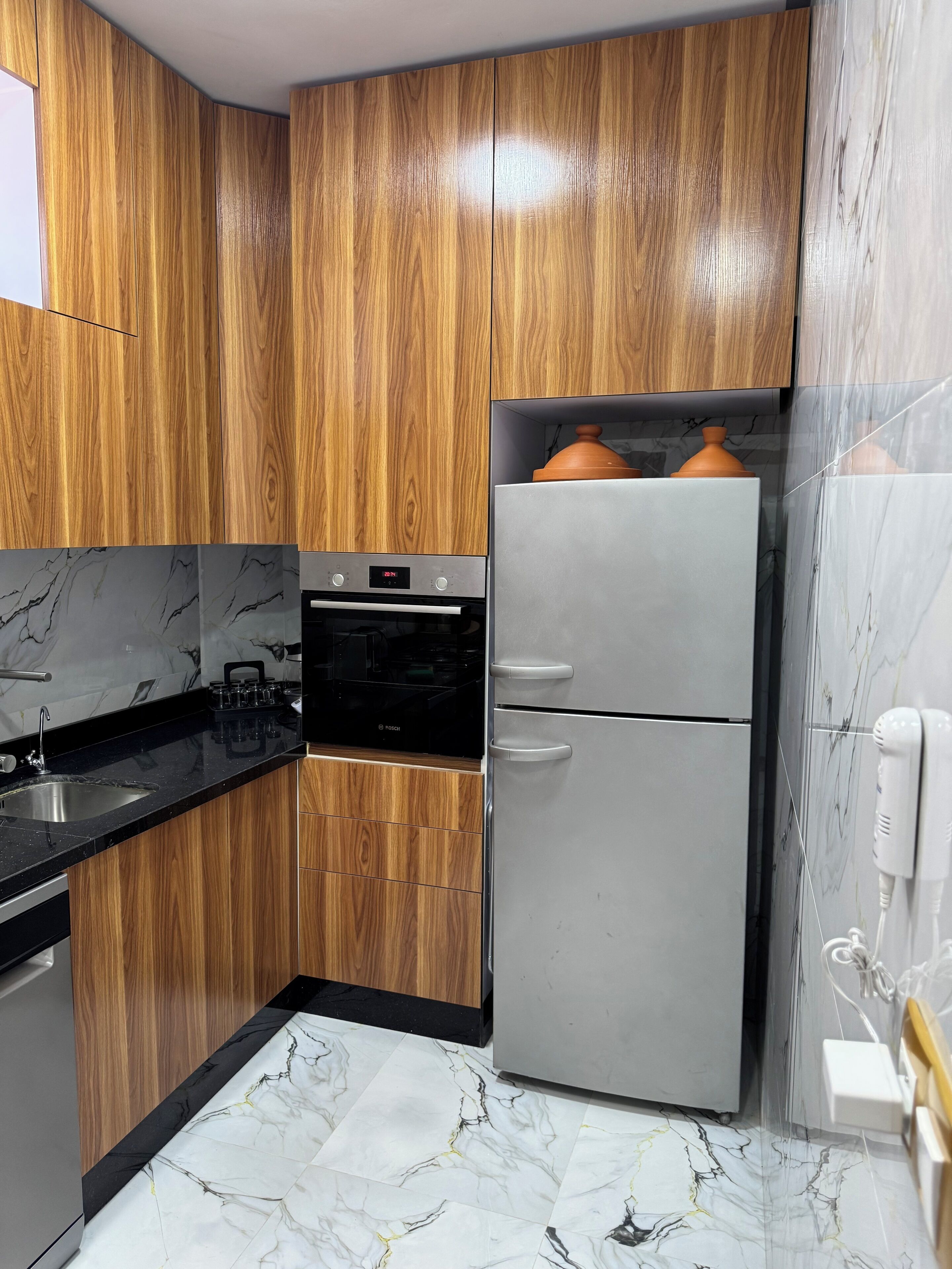 Mikrovågsugn, ugn, spishäll och diskmaskin