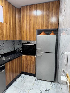 電子レンジ、オーブン、コンロ、食器洗い機