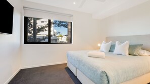3 bedrooms, Internet, bed sheets - Escape 202 - Beachfront Luxury in Bilinga - Linen Provided - Min. 3 Night Stays (Bilinga)