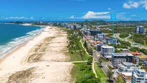 On the beach - Escape 202 - Beachfront Luxury in Bilinga - Linen Provided - Min. 3 Night Stays (Bilinga)