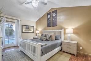 3 bedrooms, iron/ironing board, WiFi, bed sheets - Toquima - Pet Friendly, Pool, Spa, 10 Min to Strip (Las Vegas)