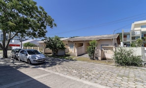 Basic Apartment | Exterior