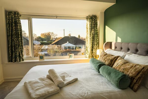 3 habitaciones, tabla de planchar con plancha, wifi y ropa de cama 