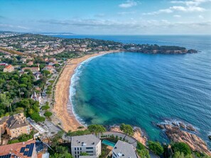 Beach - Apartment for 4 guests with sea views, terrace, pool & parking (Sant Feliu de Guíxols)