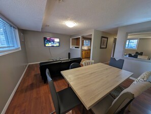 Dining - Sunrise-Nest 5m to DT w/Outdoor Dining Area+W/D (Calgary)
