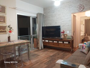Basic Apartment | Living area