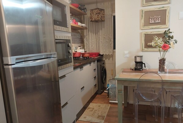 Basic Apartment | Private kitchen