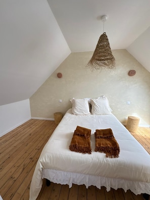 3 chambres, fer et planche à repasser, Wi-Fi, draps fournis
