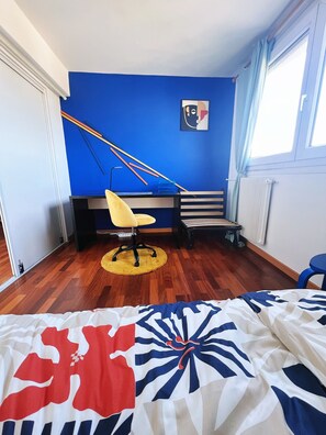 3 Schlafzimmer, Schreibtisch, Bügeleisen/Bügelbrett, Reisekinderbett
