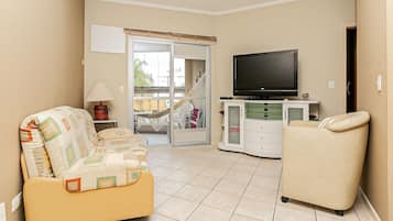 Basic Apartment | Living area