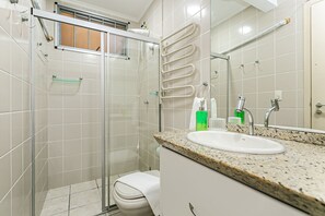 Basic-Apartment | Badezimmer | Dusche