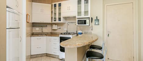 Appartement de base | Cuisine privée | Grille-pain, vaisselle et ustensiles