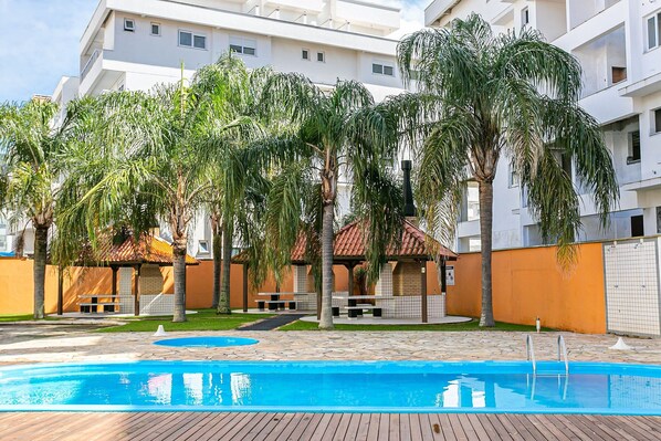 Basic Apartment | Pool