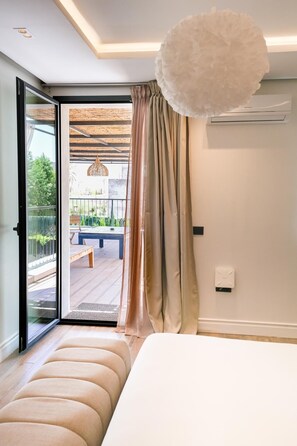 4 chambres, coffres-forts dans les chambres, bureau