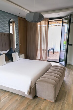 4 chambres, coffres-forts dans les chambres, bureau