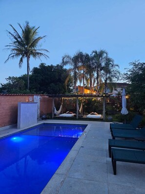 Outdoor pool, pool loungers - Confraria Da Prata Flats (Pirenópolis)