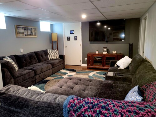 Stylish, Modern & Cozy Garden Apartment near Chicago