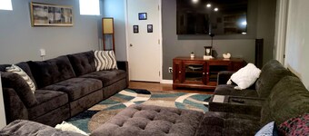 Stylish, Modern & Cozy Garden Apartment near Chicago